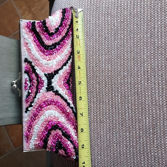 La Regale Sequined bag with long silvertone chain, EUC - Picture 14 of 16